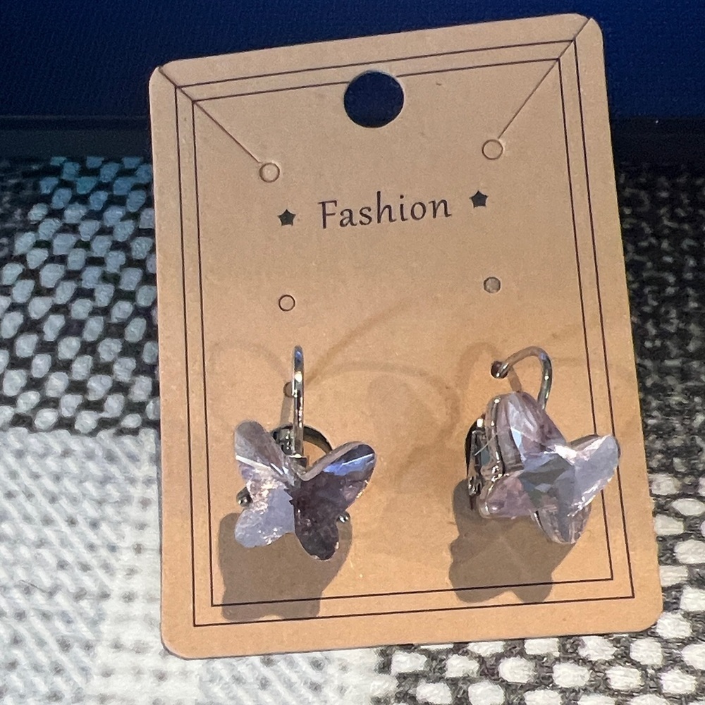 Chic Butterfly Earrings in Silver and Purple